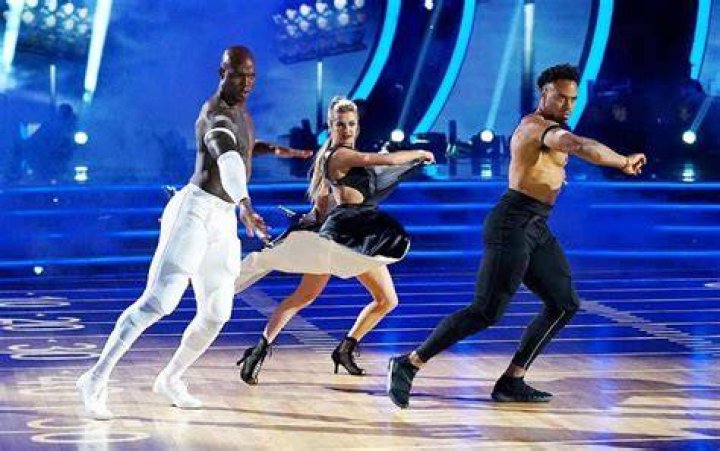 'DWTS' Recap: Trios take over in the ballroom while semi-finalists revealed