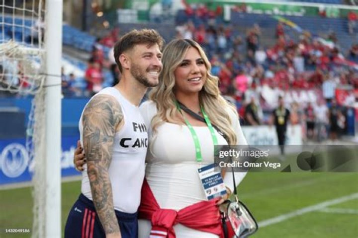 Akela Banuelos wikipedia