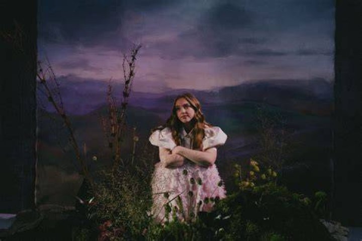 Alice Auer releases jazzed up first-date vibe single "Greek Street"