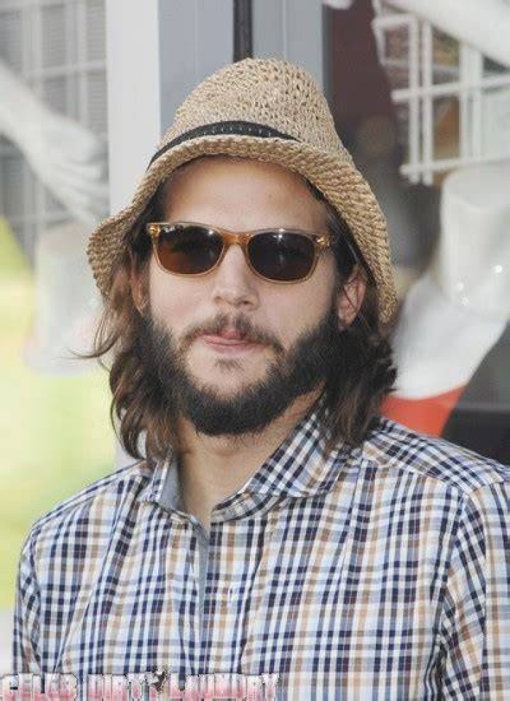 Ashton Kutcher Might’ve Fathered January Jones’ Baby?