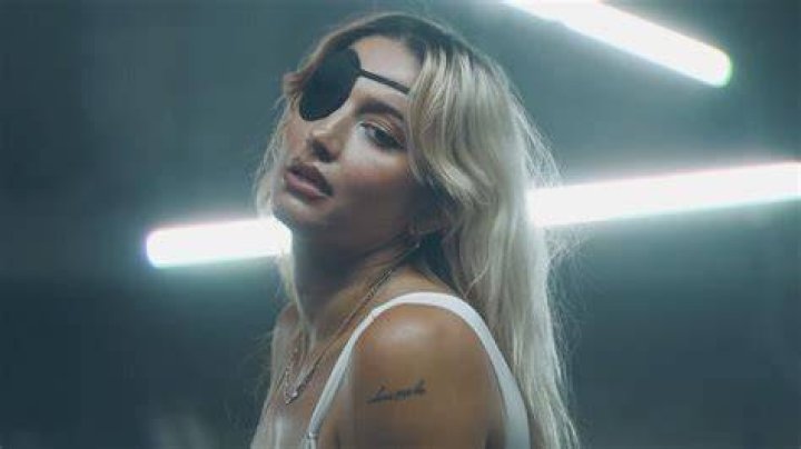 BIIANCO in the music video for "checkmate"