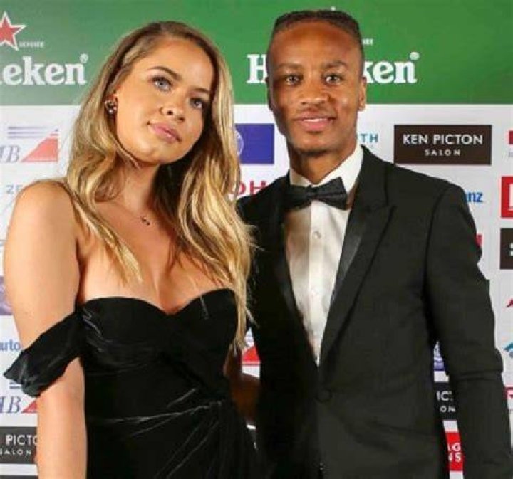Bobby De Cordova-Reid Biography: Age, Stats, Net Worth, Salary, Girlfriend, FIFA, Parents, Family