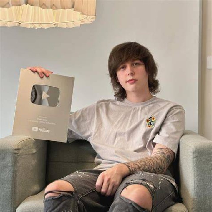Caleb Finn Biography: Height, Age, TikTok, Net Worth, Girlfriend, Wiki