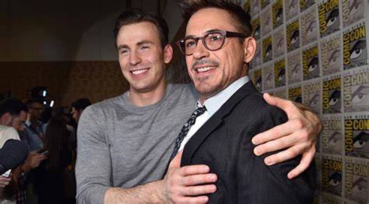 Chris Evans Commends "Irreplaceable" Robert Downey Jr. at ACE Comic Con