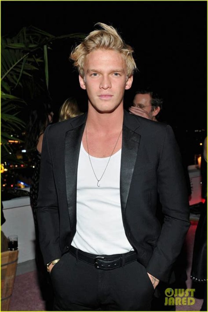 Cody Simpson & The Tide Perform "Tell Me Why" Live