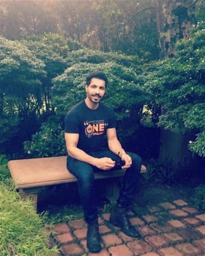 Deep Sidhu- Wiki, Age, Height, Net Worth, Wife, Death