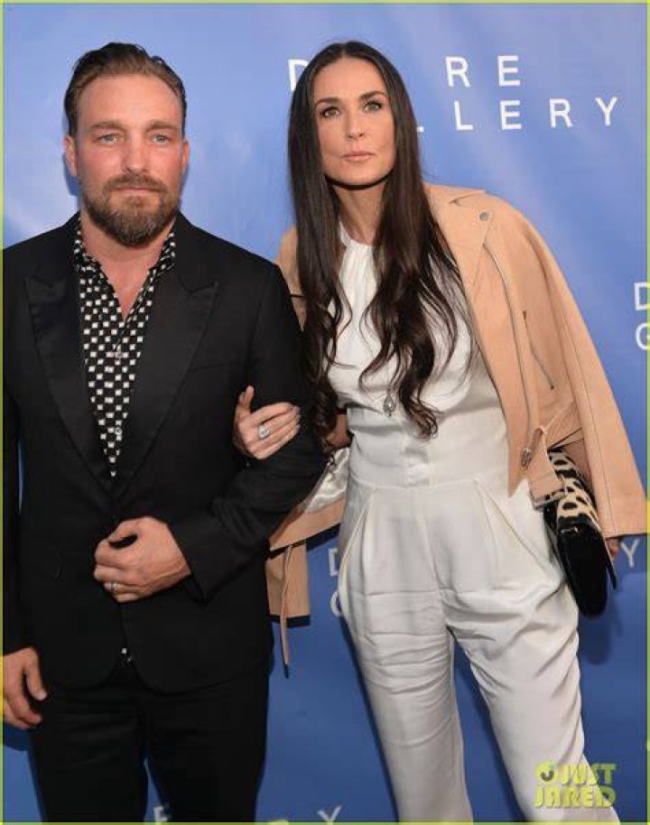 Demi Moore Pressuring Sean Friday To Get Married: 27-Year-Old Boyfriend Wants A Younger Girlfriend Who Can Have His Babies!