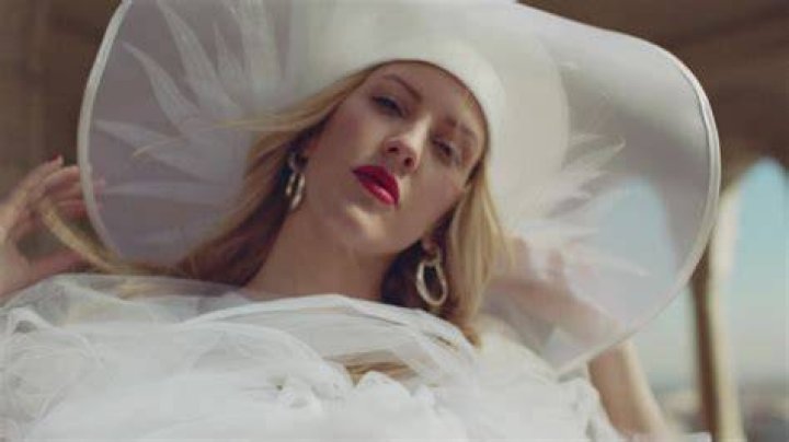 Ellie Goulding unveils 'Close To Me' music video