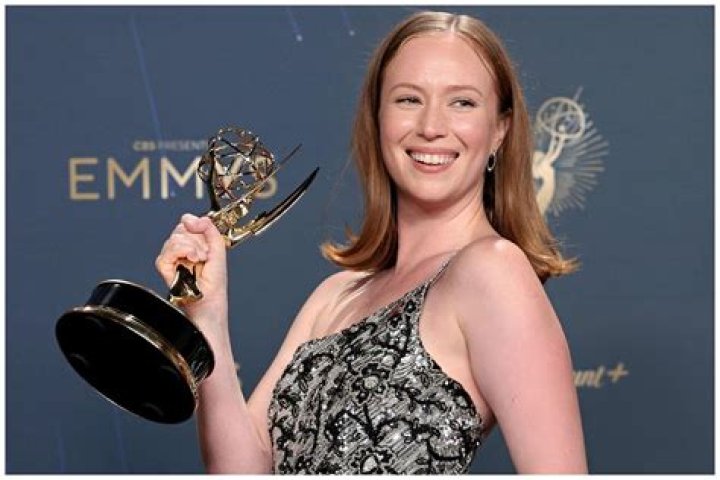 Fame | Hannah Einbinder net worth and salary income estimation Jan, 2024