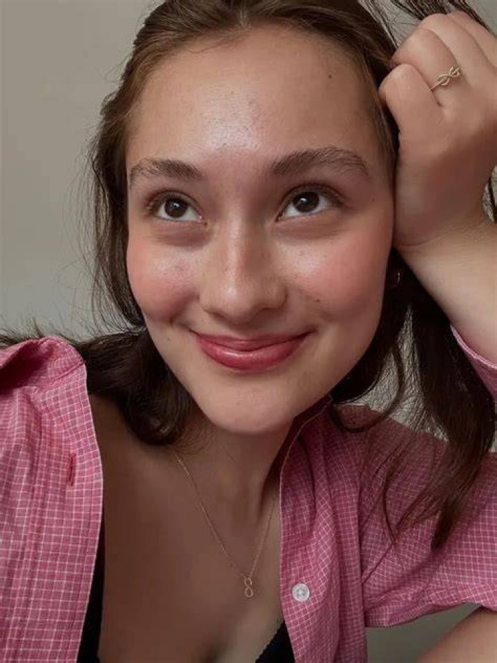 Fame | Lola Tung net worth and salary income estimation Apr, 2024