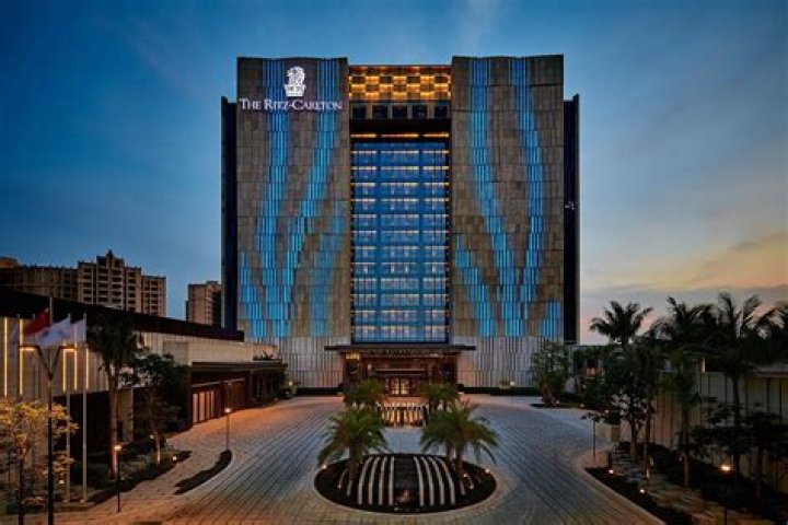 Fame | The Ritz-Carlton Hotel Company net worth and salary income estimation Apr, 2024
