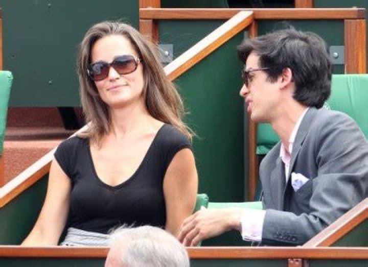 Fashion Designer Tells Pippa Middleton To Hide Her Face!