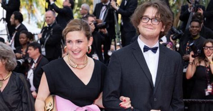 Fils De Julie Gayet