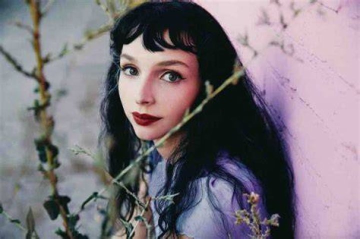 Gal Musette Releases Heartbreak Song "Oliver"