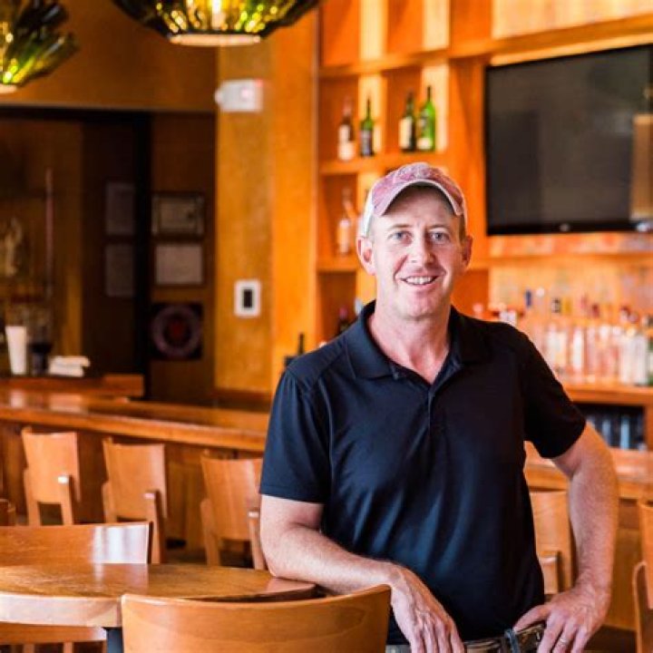 Geoff Tracy Biography: Age, Spouse, Net Worth, Restaurant, Children, Parents, Height,