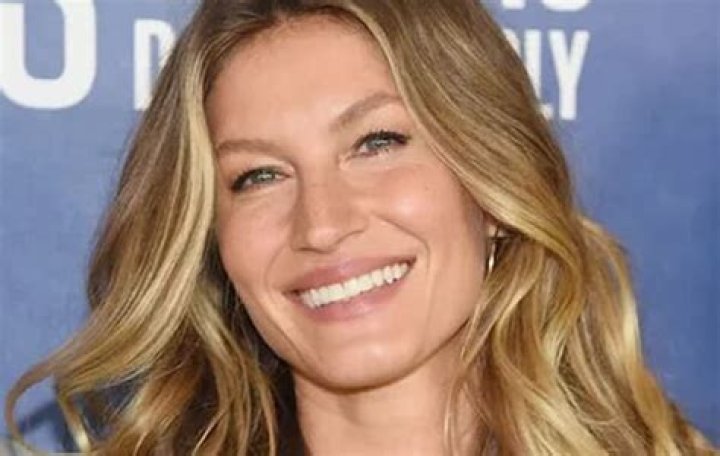 Gisele Bündchen Biography: Net Worth, Husband, Age, Young Pictures, Children, Twin, Sisters, Height, Siblings, Wikipedia, Instagram