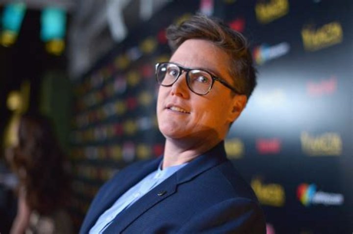 Hannah Gadsby wife Hannah Gadsby wiki, age, height, married, wife, net worth 2018
