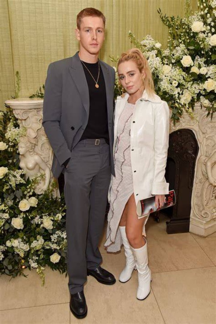 Harris Dickinson – Girlfriend, Net Worth, Siblings, Ethnicity, Parents
