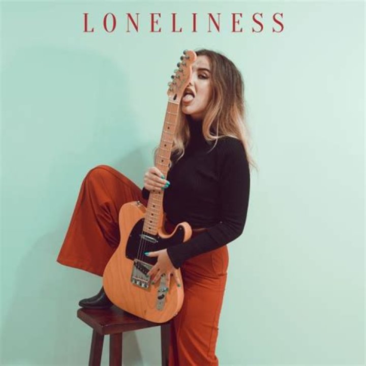 Holly Henderson releases her latest single "Loneliness"