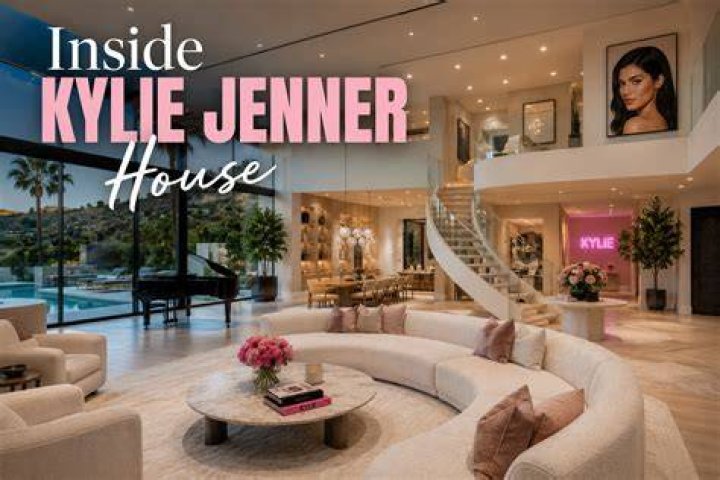 Inside Kylie Jenner's Dream Bedroom 1