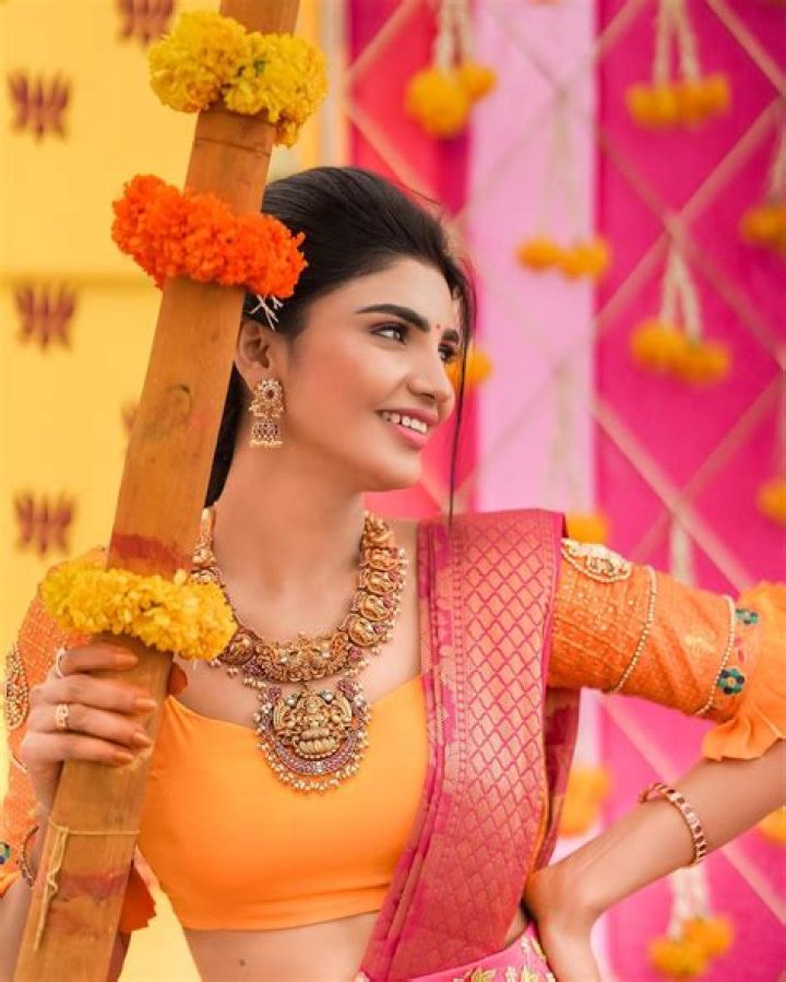 Jabardasth Varsha Madhavi Biography: Age, Net Worth, Height, Boyfriend, Height, Husband, Wikipedia, Real Name, Instagram, Movie List