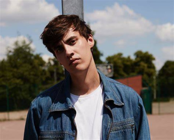 JC Stewart shares his new single 'The Wrong Ones'