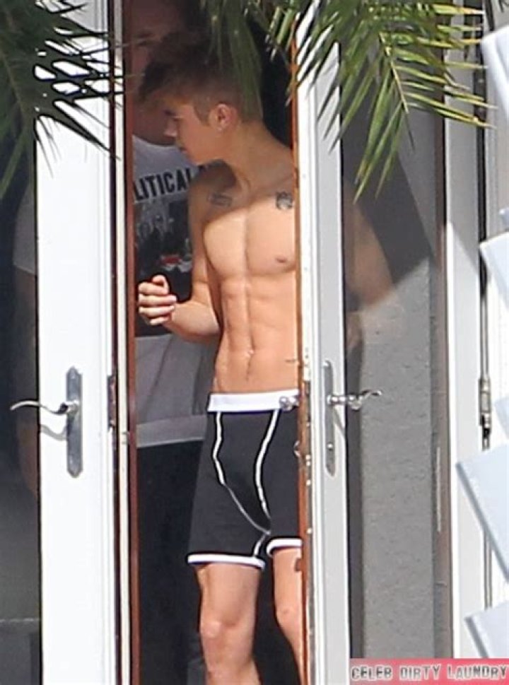 Justin Bieber Progresses From Weed to Narcotics Display – Is He Getting On The Horse? (Photos)