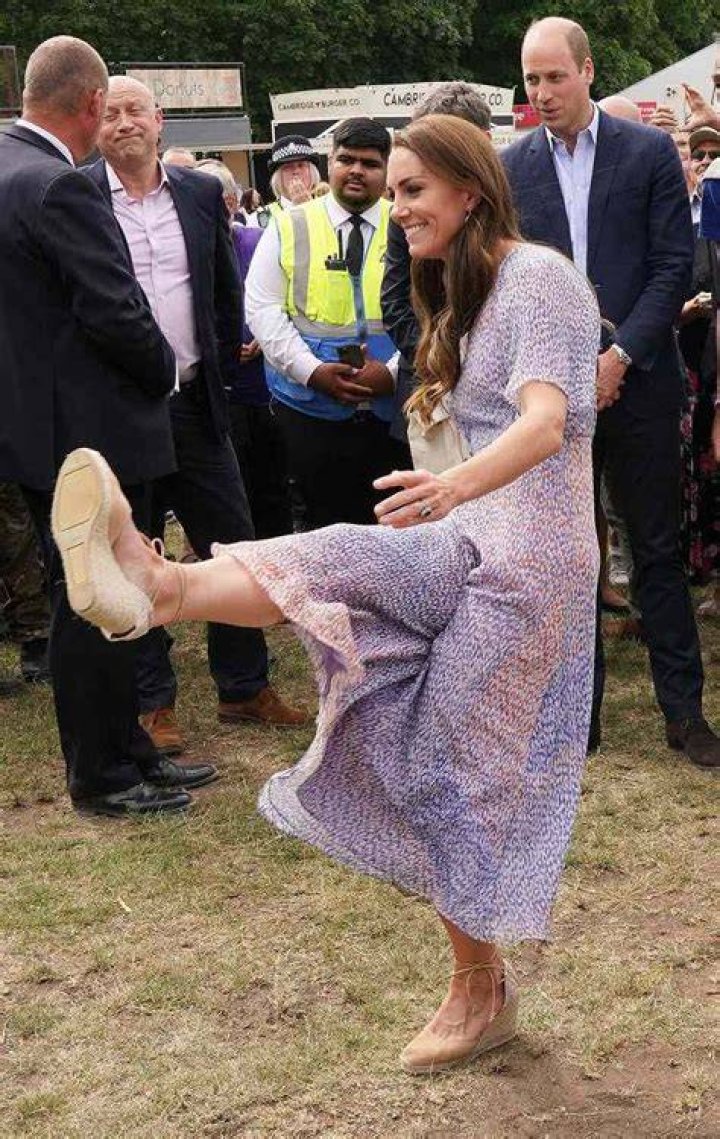 Kate Middleton Shows Off Her Bikini Baby Bump - NEW PHOTOS RELEASED Kate Middleton Shows Off Her Bikini Baby Bump - NEW PHOTOS RELEASED