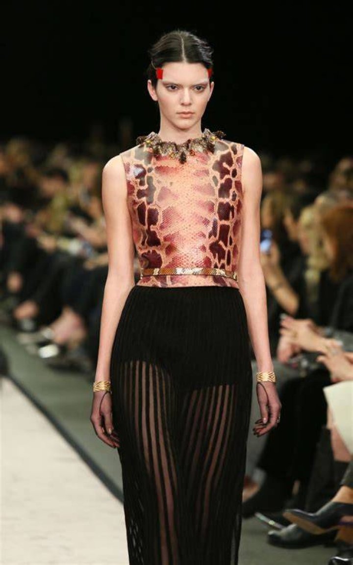 Kendall Jenner walks for Givenchy !