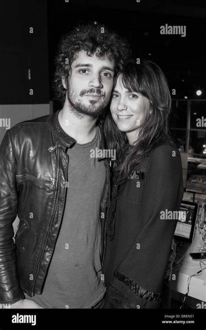 Kristen Wiig Strokes Her Love With The Strokes Fabrizio Moretti (Photo)