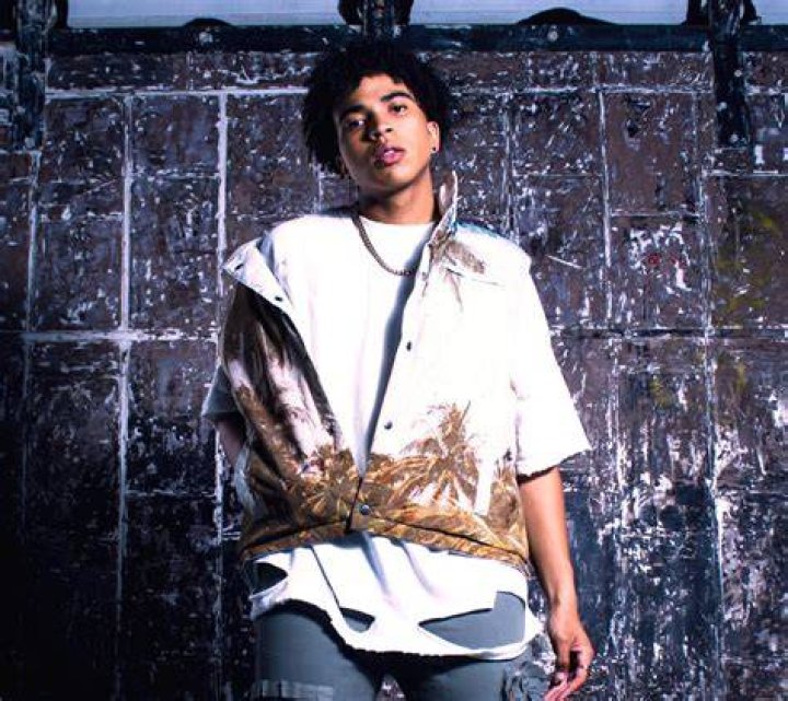 La'Ron drops a relatable and engaging single and music video titled "Web of Lies"