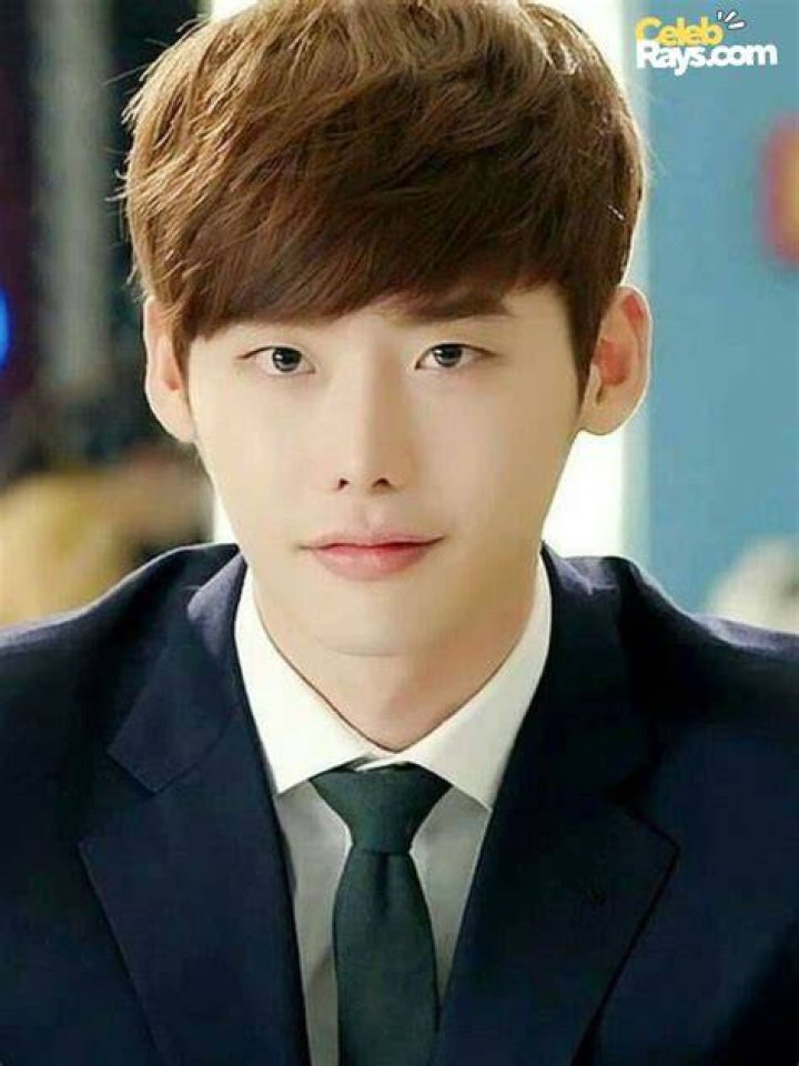 Lee Jong-suk- Wiki, Age, Height, Net Worth, Girlfriend, Ethnicity