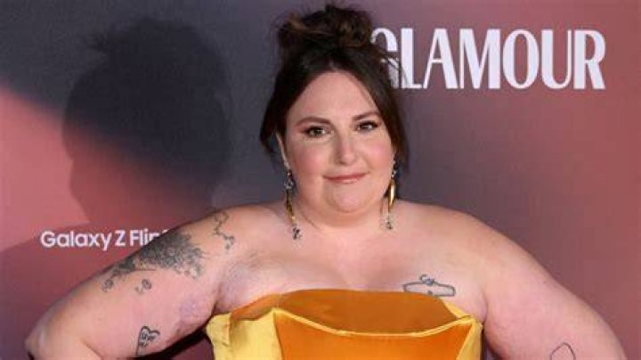 Lena Dunham spills on 'Girls' series finale