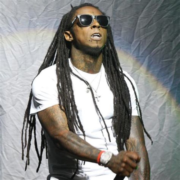 Lil Wayne Suffers Seizures During Flight to California