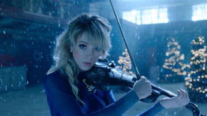 Lindsey Stirling releases music video for 'Carol of the Bells'