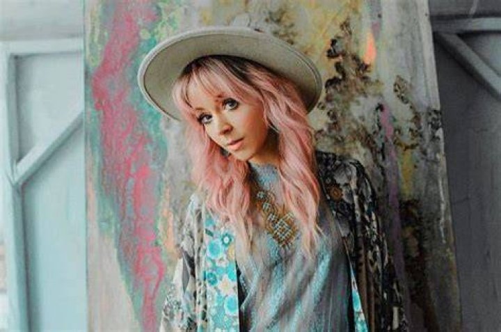Lindsey Stirling releases new album 'Artemis'
