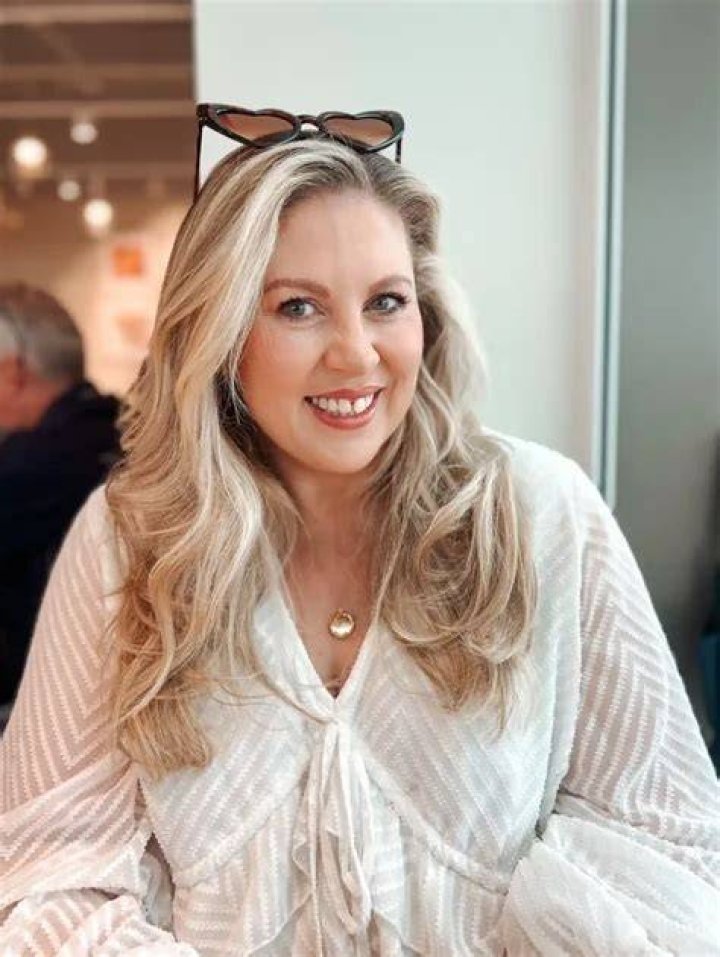 Louise Pentland- Biography, Age, Net Worth, Husband, Marriage, Height