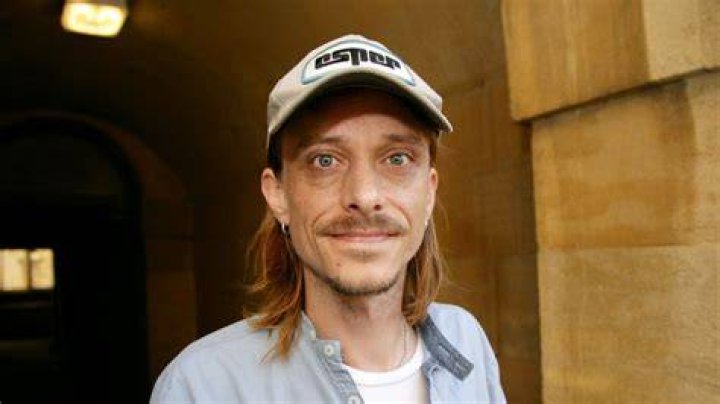Mackenzie Crook Biography: Net Worth, Age, Wikipedia, Wife, Children, Movies & TV Shows, Books