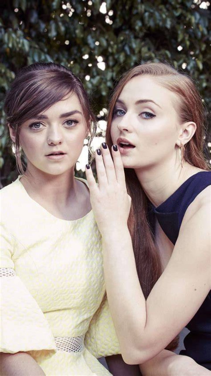 Maisie Williams and Sophie Turner Get Matching Tattoos 2