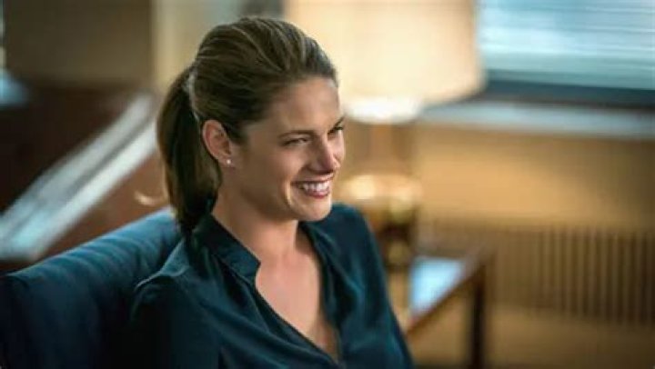 Missy Peregrym Biography: Husband, Net Worth, Height, Age, IMDb, House, Family, Gymnast, FBI,Children, Parents, Instagram, Wikipedia, Twitter