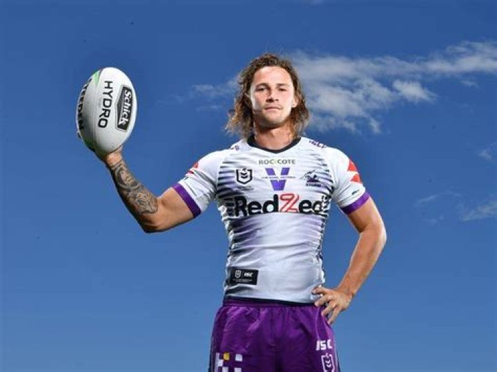 Nicho Hynes Biography
