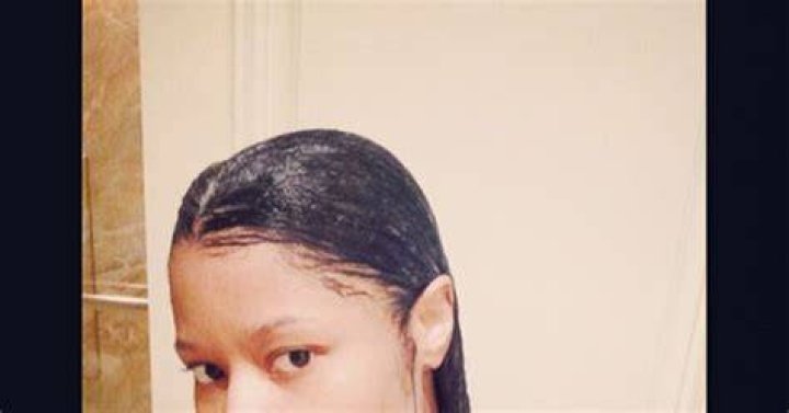 Nicki Minaj Naked Shower Selfies On Instagram – Publicity Stunt? (PHOTOS)