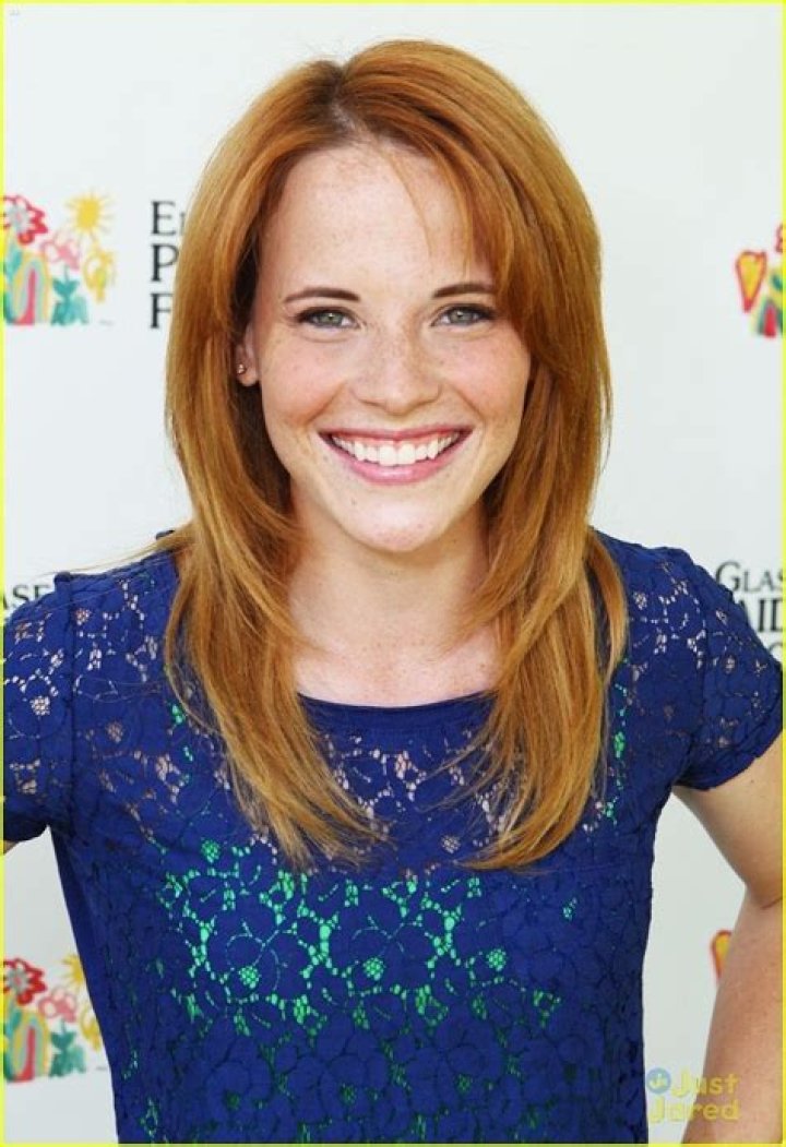 Nikki DeLoach Biography: Movies, Net Worth, TV Shows, Age, Husband, Family, Height, Children, Instagram, Wikipedia, Wedding
