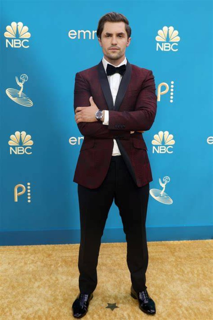 Phil Dunster- Wiki, Age, Height, Net Worth, Girlfriend, Ethnicity