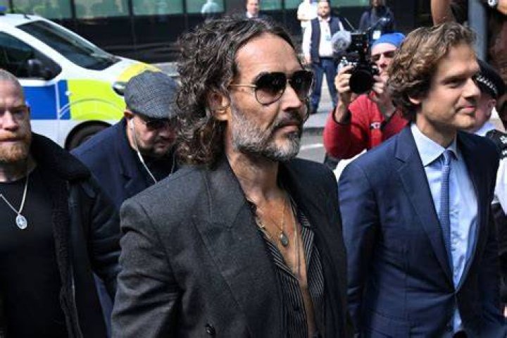 Russell Brand Thinks 'Rock Of Ages' Co-Star Alec Baldwin Is Sexy And LOVED Kissing Him
