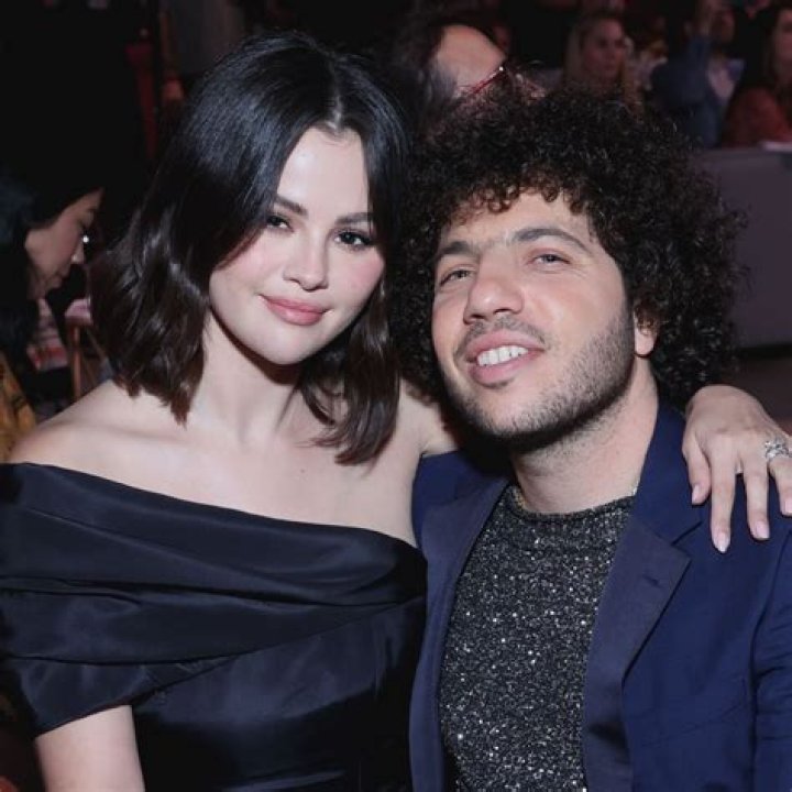 Selena Gomez Gives Up on Justin Bieber Reunion: Selling Calabasas House