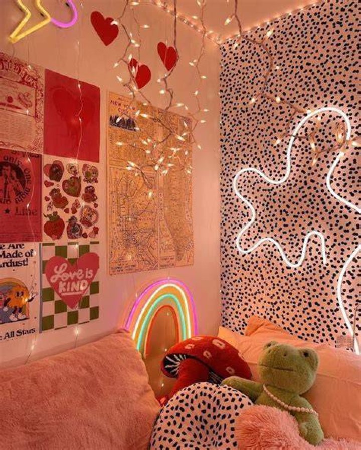 Squiggle lights are the cutest new room decor trend