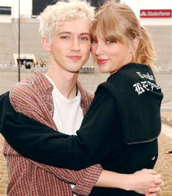 Taylor Swift praises Troye Sivan's WILD