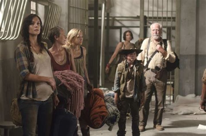 The Walking Dead Season 3 Episode 13 &ldquo;Arrow on the Doorpost&rdquo; Sneak Peek Video & Spoilers