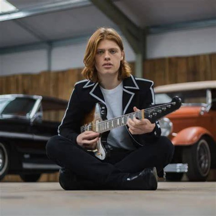 Toby Lee Biography: Age, YouTube, Net Worth, Wife, Films, Instagram, Live, Wikipedia, Freebeat, Blue Guitarist, Photos, Girlfriend, Parents